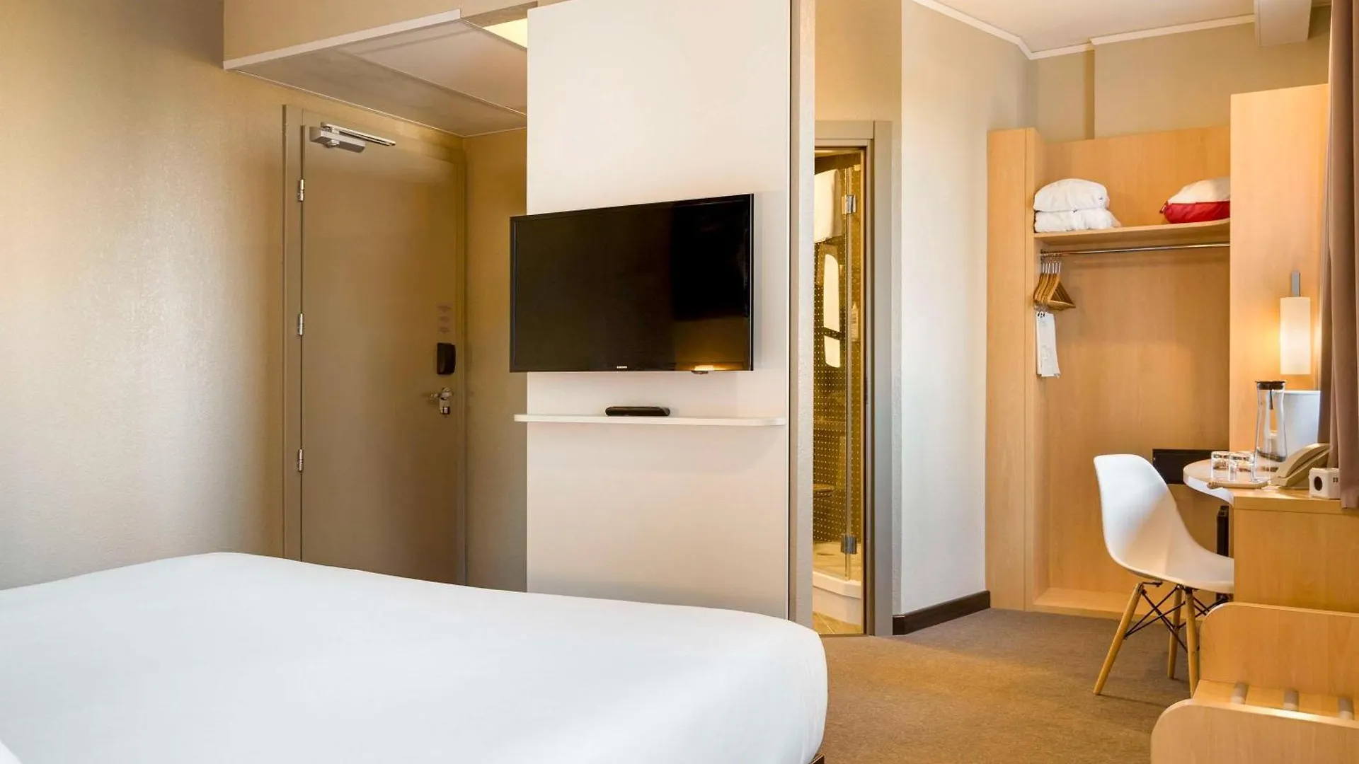Ibis Kyiv Railway Station Hotel