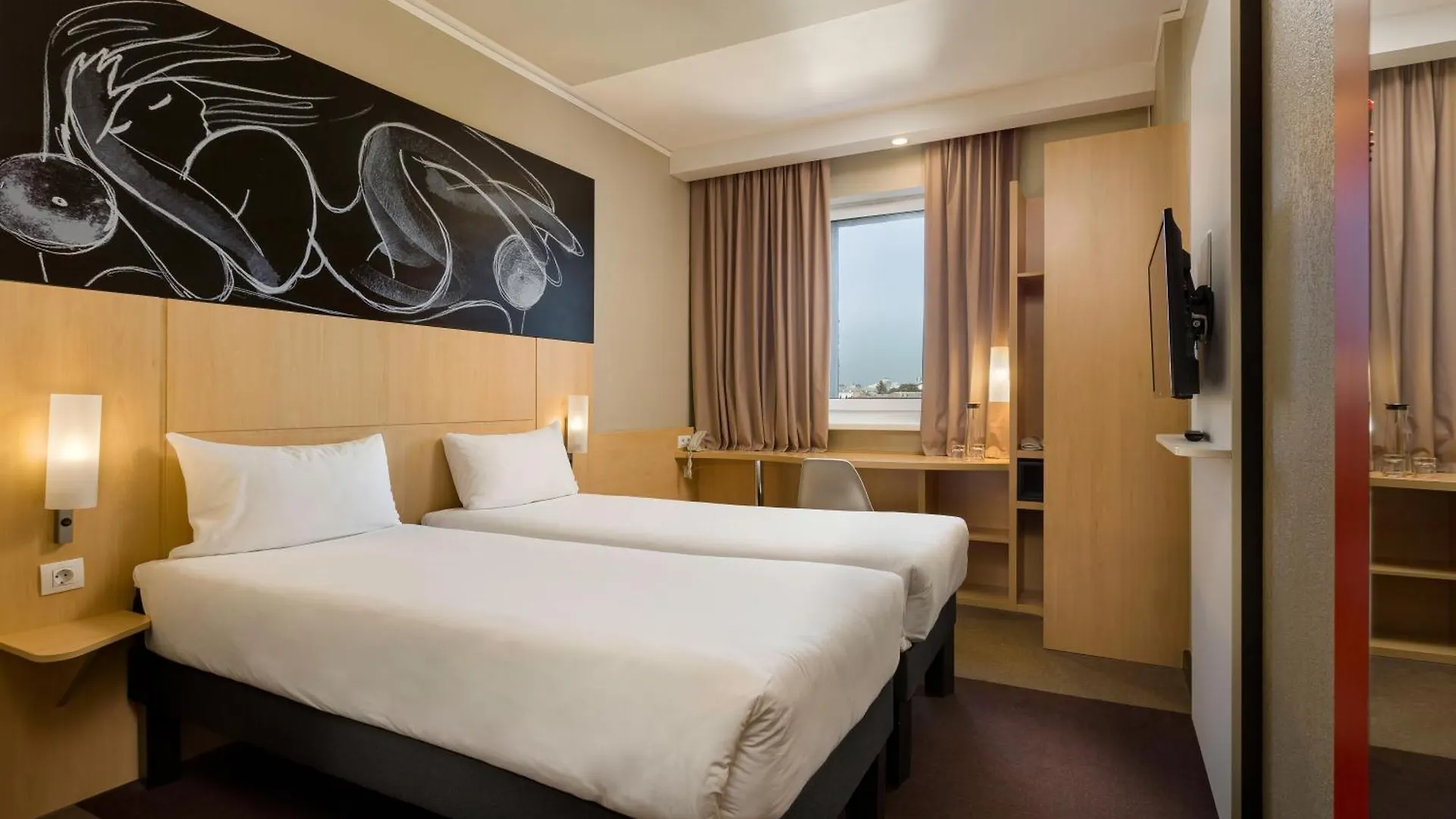 Ibis Kyiv Railway Station Hotel 3*,  Ukraine