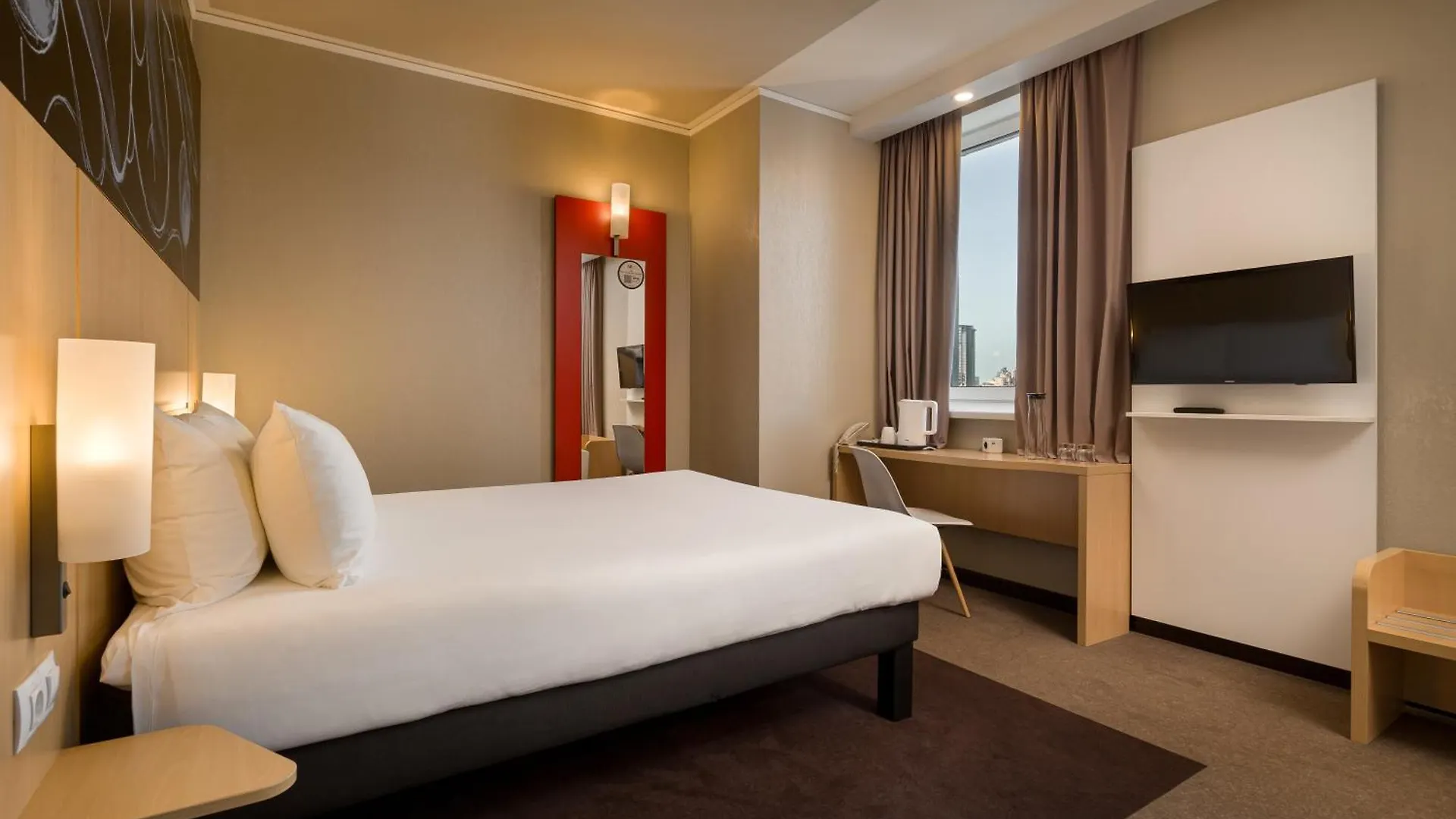 Ibis Kyiv Railway Station Hotel 3*,
