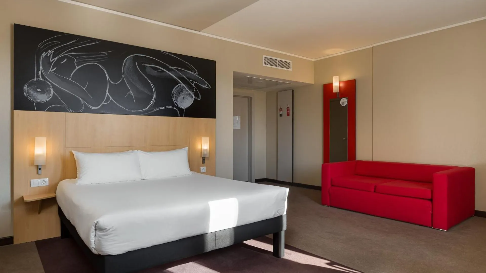 Hotel Ibis Kyiv Railway Station 3*,