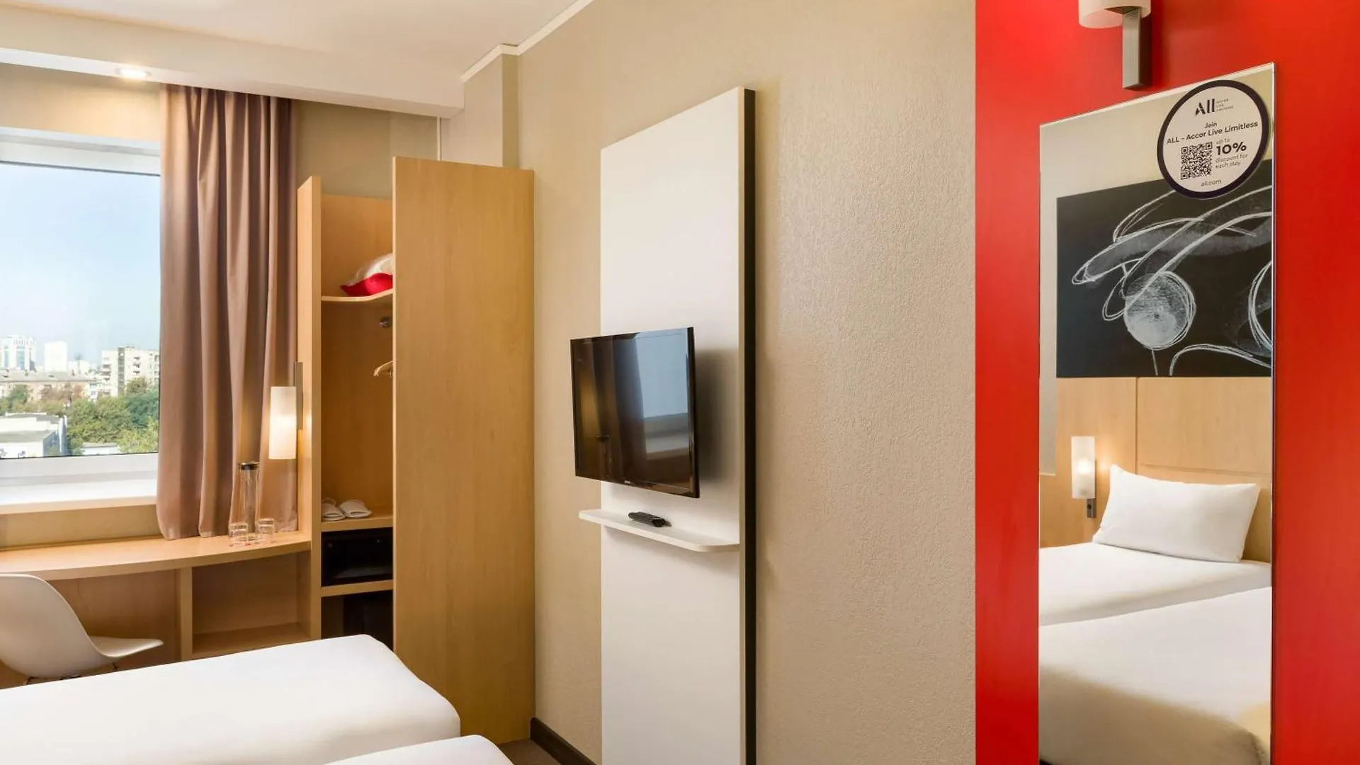 Hotel Ibis Kyiv Railway Station 3*,  Ukraine
